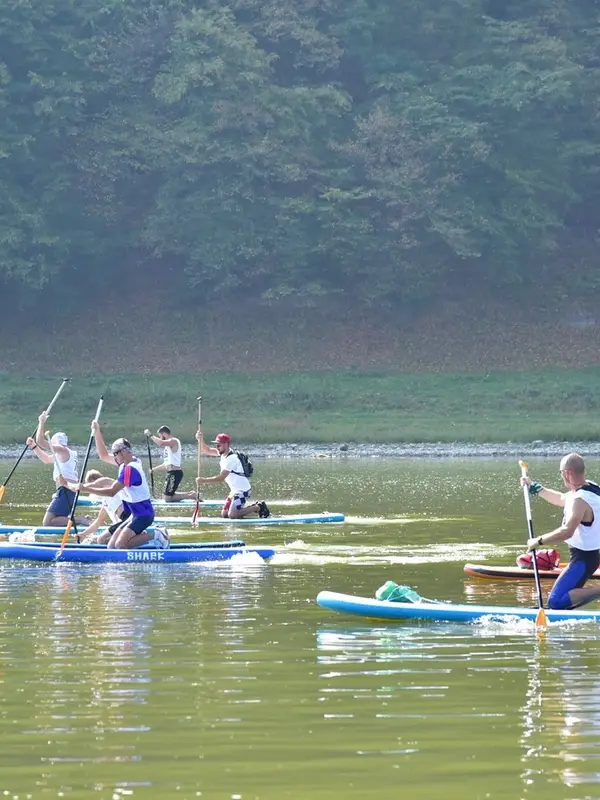 Stand-up paddlers racing on a river